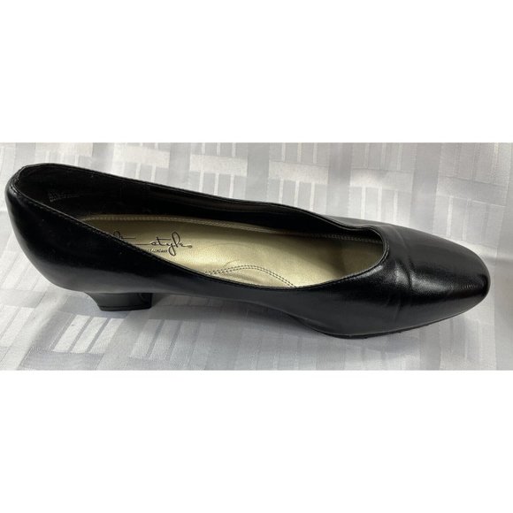 Soft Style Women's 10M Black Slip On Round Toe Faux Leather Low Heel Shoes - Picture 3 of 8